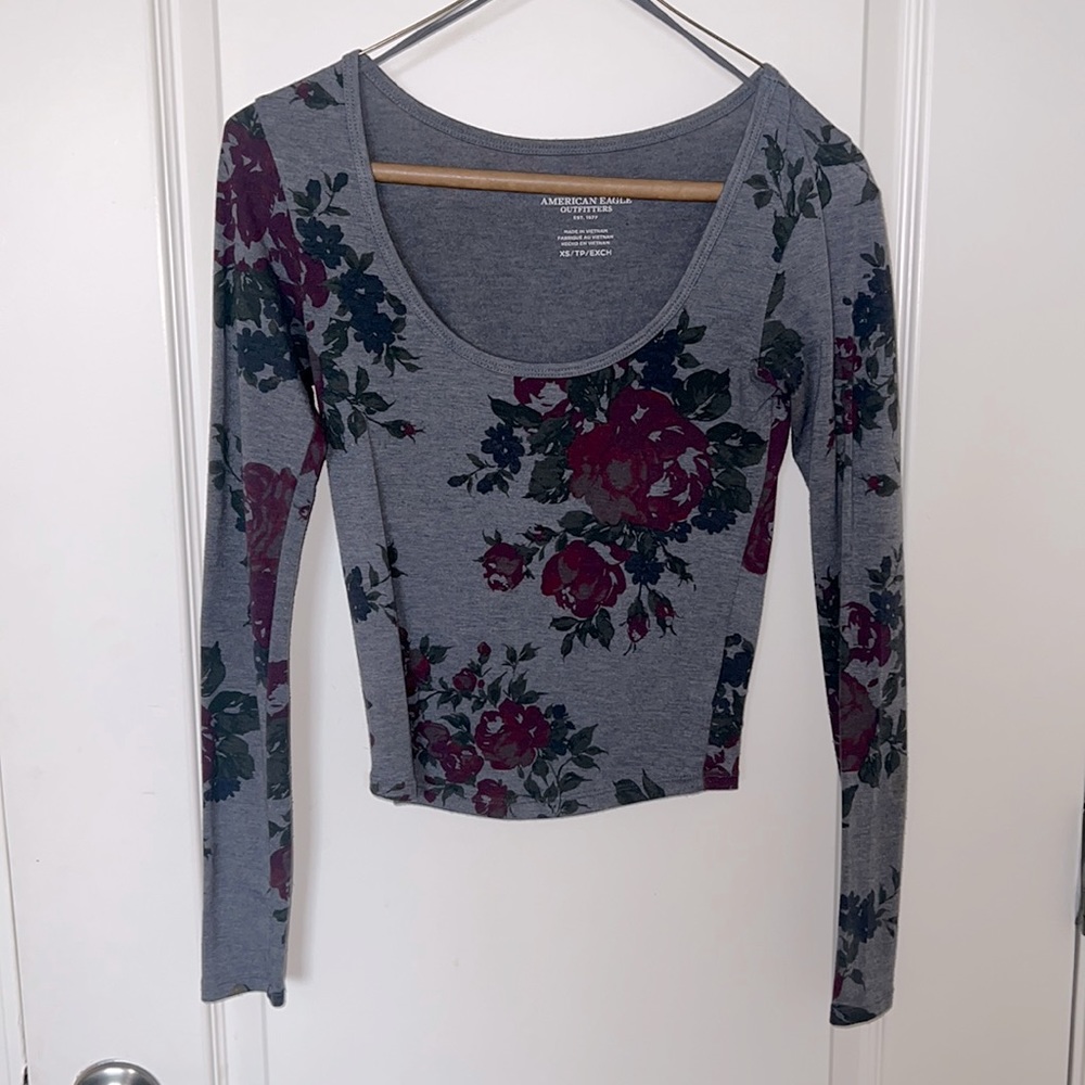 Gray with floral print crop top by American Eagle! Size XS